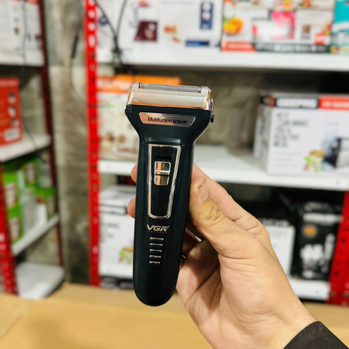 VGR 3 in 1 Trimmer & Shaver V-210 - Luxury Choice